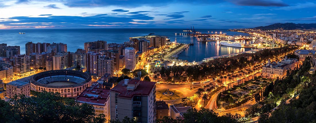 Malaga bei Nacht